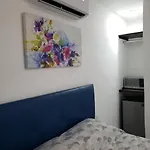 Center Queen Studio